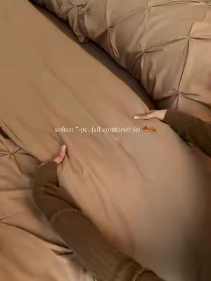 So beautiful! Big, soft, and giving total luxury hotel vibes—this 7-piece set starts at just $29！.#bedroom#comforter#beddingset #comforterset #TikTokShopBackToSchool#yourcomforteryourway #bedsure