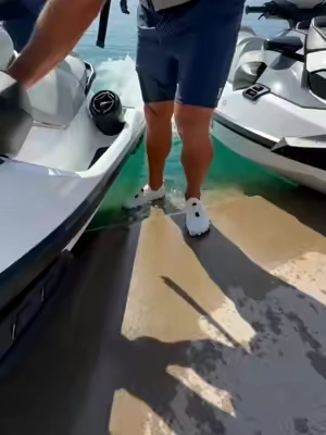 Stopsliding,startlookingfly.⚡️Fromslipperypooldeckstocitystreets,thesearetheultimatetechwearupgrade.Thatgripisnojoke.😤 #TikTokShopSummerSale Getyoursbeforethey’regone!#clogs#summeressentials#slipproof#ootdmen