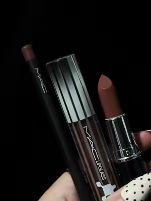 #maccosmetics #lipliner #lipstick #lipgloss #lipcombo  