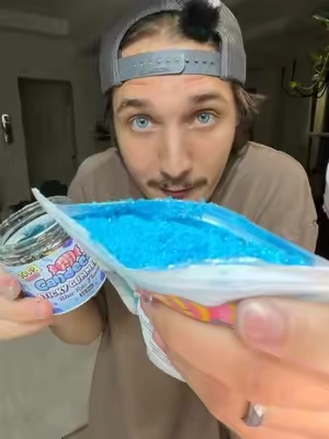 Order off this video and claim your FREE bag of sour powder! #candy #gummies #candeeze 