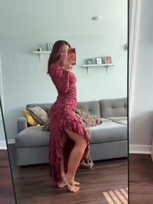 such a stunning fall dress. I love the texture on this 