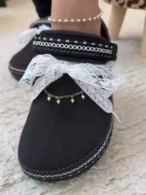 one kit comes with 2 laces! obsessedddddd with the way these crocs look #crocs #crocsnewarrivals 