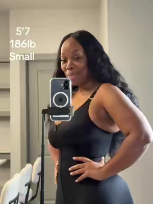 Snatched WITHOUT feeling like you can’t breathe 😮‍💨🙌🏾 This faja gives compression, smooths everything out & it’s actually comfortable. @YIANNA INC #faja #ttshopdeals #snatched #compression 