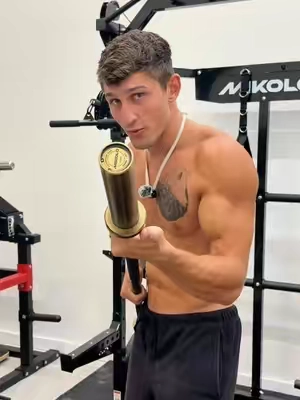 This bar will make you stronger 👀