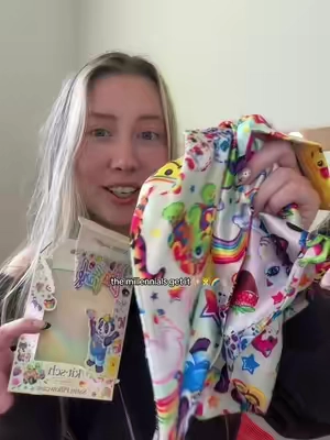 your kidding me!!! A LISA FRANK pillow case how nostalgia✨🥹  #satinpillowcase #lisafrank #kitschsatinpillowcase #90sbaby #childhood 