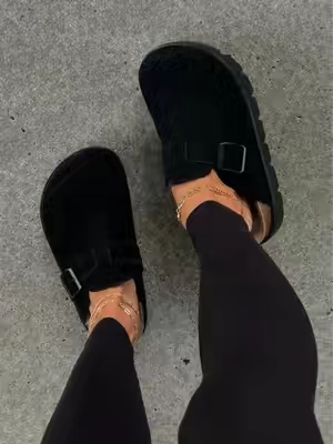 @Project Cloud Platform Clogs all black👌🏼 soo cute and of course comfortable #projectcloud #clogs #lookalike #affordableshoes #TikTokshopbacktoschool 