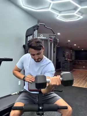 Esta banca para el gimnasio en casa está perfecta me encanta todos los ejercicios que puedes hacer en ella 