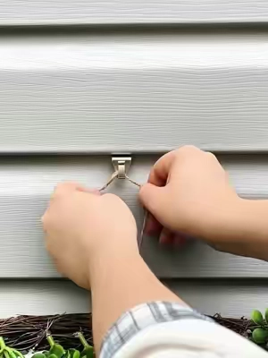 Outdoor Halloween Decor Hack : you DEFINITELY need this ! 🎃👻 #vinylsiding #fallhomedecor #homedecor#halloweenfinds #homeessentials 