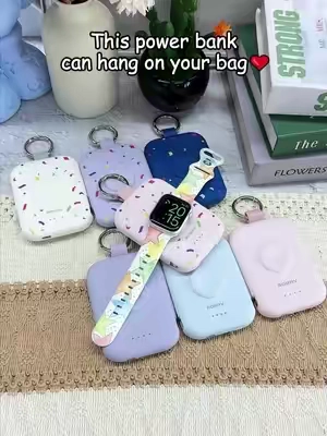 Your handbag’s new must-have portable accessory#BagEssentials #PortableCharger #AccessoriesForWomen #GadgetsParaMujer #ImprescindiblesDeBolso