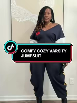 A sweatpants JUMPSUIT?! 😮‍💨🔥 Yeah, they did their thing with this one. The oversized fit, off-the-shoulder neckline, contrast sleeves AND the stripe detail?! It’s giving comfy streetwear without looking basic. Throw on heels or sneakers and completely switch the vibe #TikTokshopbacktoschool #tiktokshopcreatorpicks #jumpsuit #akira #fashiontiktok 
