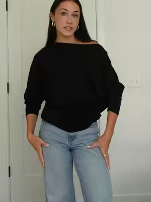 The cutest basic top for fall! Always love off the shoulder tops! Wearing a medium🖤 #elevatedbasics #offshouldertop #cutetops #wardrobeessential #fallstyle 