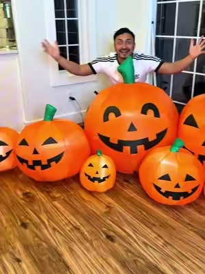 Este inflable está perfecto para decorar este Halloween viene con luces 