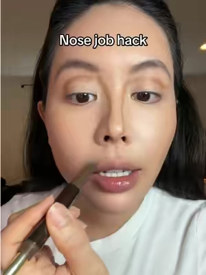 How I fake a nose job with this contour stick. It’s SO creamy and blendable, the shape makes sculpting your nose super easy, and there’s even a blending brush on the end. Literally everything you need for that snatched nose @tarte cosmetics #tarte #nosecontour #contouring #nosejob 