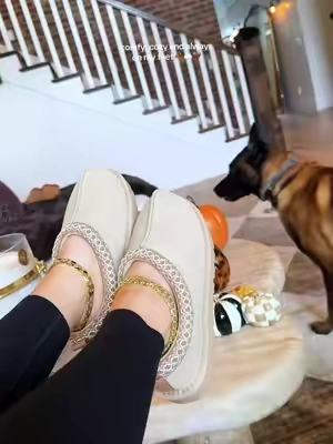 These cozy slippers are basically a warm hug for your feet ☁️🤎 #CozySlippers #HouseSlippers #ComfyFootwear #CozyEssentials #SlipperSeason 