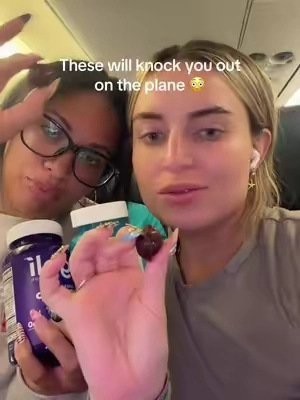 And this is why it's the best duo 😂😂 @Goli® Nutrition #goligummies #sleepgummies #ashwagandha #planehacks #planetips 