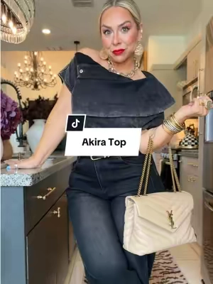 Replying to @Anna M. Hinojo this top alone is gorgggg👏🏼 @AKIRA #sweatshirt #midsizeoutfits #sohochic #offshouldertop 