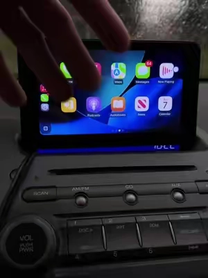 A CarPlay system for this price is crazy #carplay #carplayscreen #carplaysystems #TikTokshopbacktoschool #tiktokshopcreatorpicks 