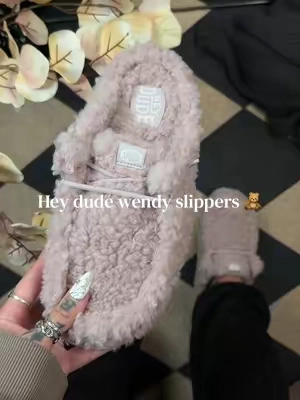 Sooo cozy 🧸✨ I’m a half size and sized up for the perfect fit @HeyDude #heydude #heydudeshoes #slippershoes #TikTokshopbacktoschool #falloutfitinspo 
