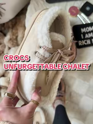 @Crocs brand new Unfurgettable Chalet Clog 🍂🤎 #crocs #crocsnewarrivals  #fallshoes #cozyvibes  #fallaesthetic  