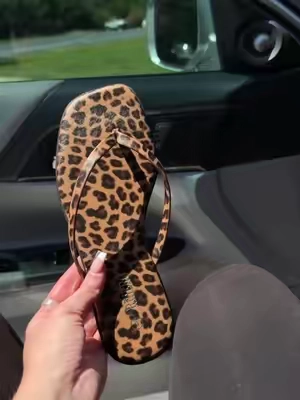 the cutest flip flops 😻