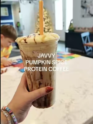 but obviouslyy my pumpkin coffee needs protein; this protein coffee has 10g of protein per scoop, and thank GOSH it’s not chalky! A pumpkin spice coffee with 40g of protein is exactly what i need this fall 🎃☕️💪 @Javvy  #javvycoffee #pumpkincoffee #proteincoffee #pumpkinspice #fallcoffee