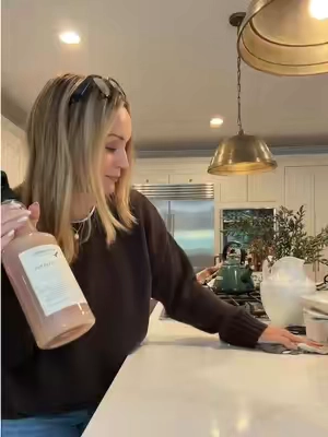 Runnn and get your apple harvest!!🍎🍂the fall scented all purpose cleaner that everyone loves so much and will have your whole home smelling like a freshly baked apple pie 🥧 @Mississippi Candle Company #allpurposecleaner #cleaninghacks #fallscents #homefragrance #mississippicandlecompany 