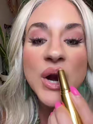 Ooo this lip combo from @Laura Geller Beauty #lipcombo #lipcombotutorial #lipbalm 