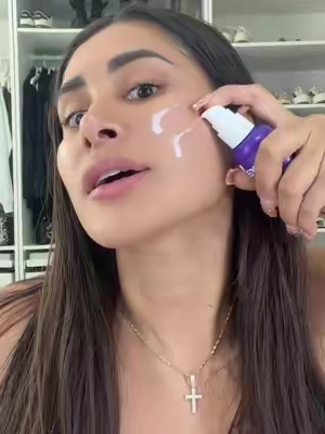 @CeraVe Últimamente I’ve been taking my skincare extra serious and the CeraVe Skin Renewing Super Boost Serum has officially made it into my routine 💗 Packed with 5 anti-aging ingredients + ceramides to help improve the look of fine lines, firmness, smoothness, brightness & hydration ✨ Porque we want the glow NOW and beautiful-looking skin later too 😌💅🏼 #CeraVe #CeraVePartner #SkincareRoutine #AntiAgingSkincare #GlowingSkin 