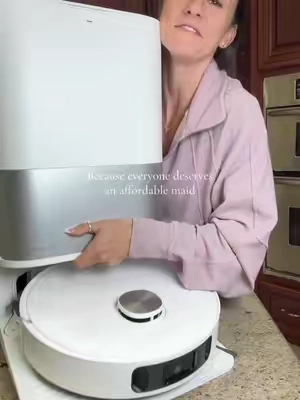 Every house needs one of these #robotvaccuum #robotvacuumcleaner #cleanhome #cleaninghacks #vacuumcleaner 