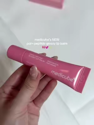 pdrn for your lips IYKYK 🥹 medicube pdrn peptide glossy lip balm dry chapped lips tiktok shop #tiktokshopcreatorpicks #pdrn #lipbalm #lipcare #medicube medicube best pdrn hydrating plumping gloss glowy dewy lips lip moisturizer anti aging mature skin maehni 