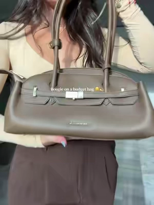 She’s a beauty! #tiktokshopcreatorpicks #TikTokshopbacktoschool #newbellabags #shoulderbag 