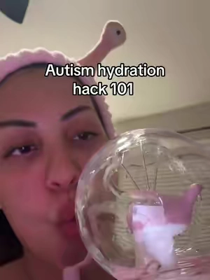 All I had to do was make it fun. That was it. 😭😭👏🏼👏🏼💕 #hydrationtips #creatorsearchinsights #whalecup #autism #austimhacks @COMO BEBE 