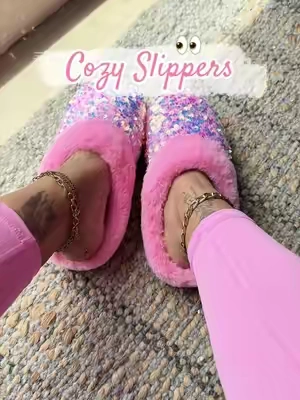 Blossom sparkling slippers.✨🎀#pinkday #pinklover #fluffyslippers #cozyathome #sparkle 