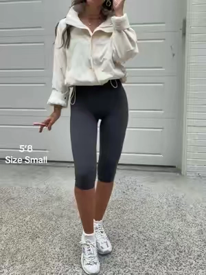 The windbreaker jacket that’s for the bougie girls! So on trend! I’m 5’8 wearing a small. @YeeZaa #windbreaker #jacket #falloutfits #athleisure 