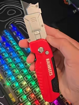 KAIWEETS 2-in-1 utility knife and scraper for removing stickers, adhesive, paint, and cutting cardboard with one compact tool. Heavy-duty folding box cutter with SK2 blades, one-hand operation, extra blade storage, and 3-angle locking control for DIY and home improvement. #utilityknife #boxcutter #toolreview #edcknife #foldingknife 