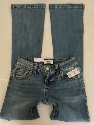 I love these the perfect low rise and so bella swan coded! 🍂🦢🕯️ #falloutfits #TikTokshopbacktoschool #bellaswan #bootcutjeans #2000s y2k bootcut low rise jeans flare jeans Gilmore girls twilight 2000s nostalgia back to school outfits October Halloween autumn cold season cozy season Tilly jeans rsq jeans reviewe 