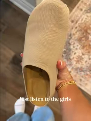 If you see me never take these off this fall keep it to yourself🙈🙈 #cushionaire #clogs #knitclogs #fallfashion #fallshoes 