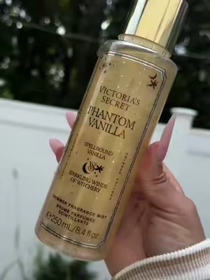Omg I’m obsessed with this shimmering vanilla! #vspartner #victoriassecret #victoriassecretbodymist #shimmeringbodymist 