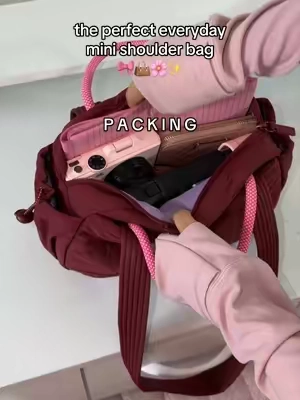 Fits a water bottle! The perfect everyday casual mini bag 🎀😻👜✨ #bagsmart #minibag #shoulderbag #bags #everydaybag 