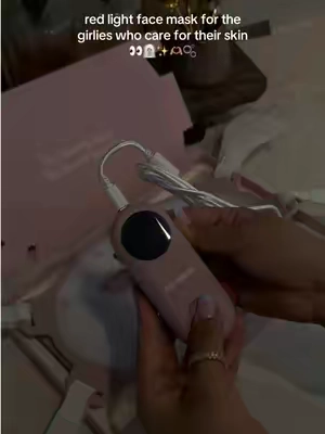 Finally I can do red light therapy at home while I sip on my morning coffee ☕️✨🫶🏽🧖🏽‍♀️🫧 @Solawave #solawave #ledmask #ledfacemask 