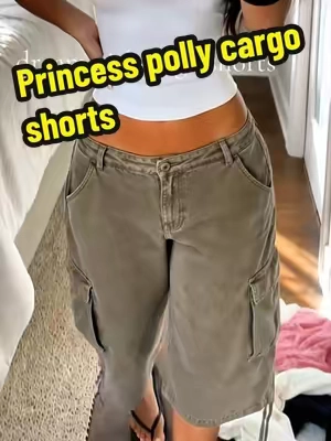 so many compliments >>> #princesspolly #fallootd #cargopantsforwomen #outfitinspo #TikTokshopbacktoschool Hudsen Longline Cargo shorts by Princess Polly 
