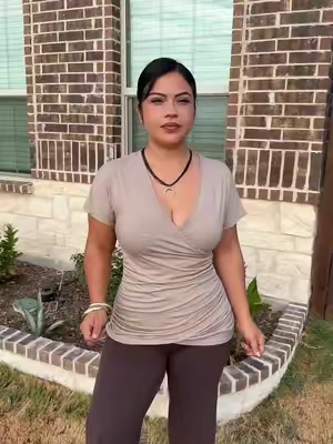#vnecktops #ruchedtop #halaratops 