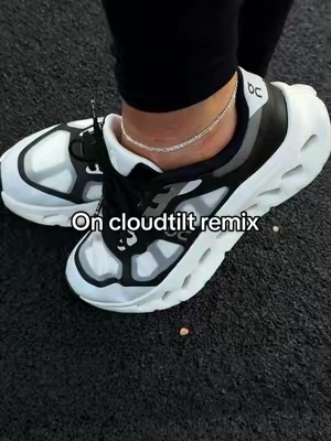 on cloudtilt in black & white @Evans Sneakers #on #oncloudtilt #oncloud #runningshoes #sneakers 