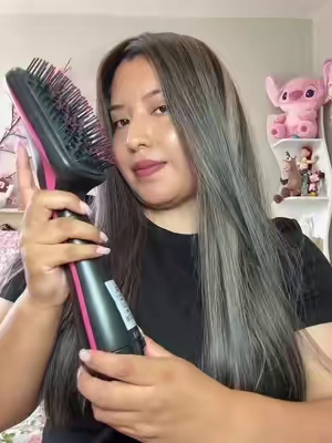 Un cepillo que toda mujer necesita tenerlo ya que te ahorra tiempo por que te seca te peina y te alisa tu cabello 🎀🥰❤️ Mr #peinesecador #cepillosecador #cepilloalisador #peinealisador #cepilloviral