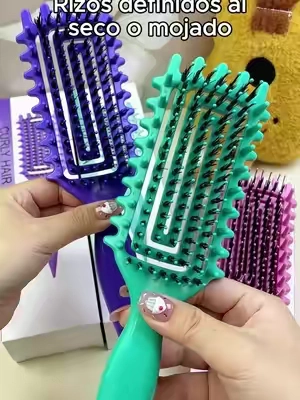 Con este cepillo, el frizz chao. Ondas y espirales perfectos para él y ella.#tiktokshop#fyp  #beauty   #SohoChic#TikTokshopbacktoschool