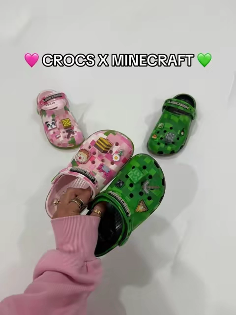 If your kiddos love Minecraft, they’ll LOVE these Crocs! @Crocs #crocs #Minecraft 