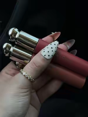 #rarebeauty #lipgloss #lipoil #fallmakeup #makeup 