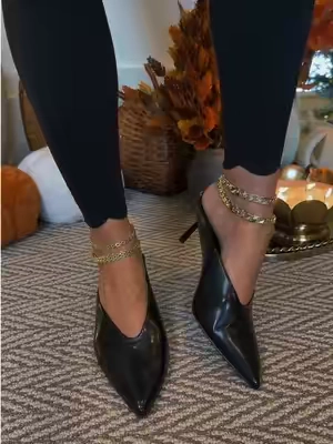Kitten heel mules make everything look a little more polished 👠🤎 #KittenHeelMules #KittenHeels #MuleHeels #WomensMules #WomensShoes 