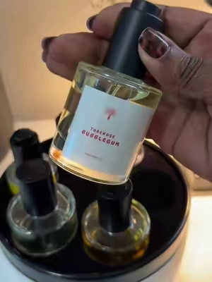The entire kit is perfection #smellgood #bodyoil #perfumeoil 