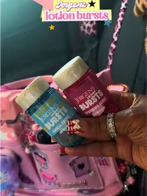 I’m obsessedddd 🤩💕 Super cute & the lotion bursts smell soo good! @JergensUS  #lotionbursts #lotion #bagcharm #jergens #jergenslotionbursts 